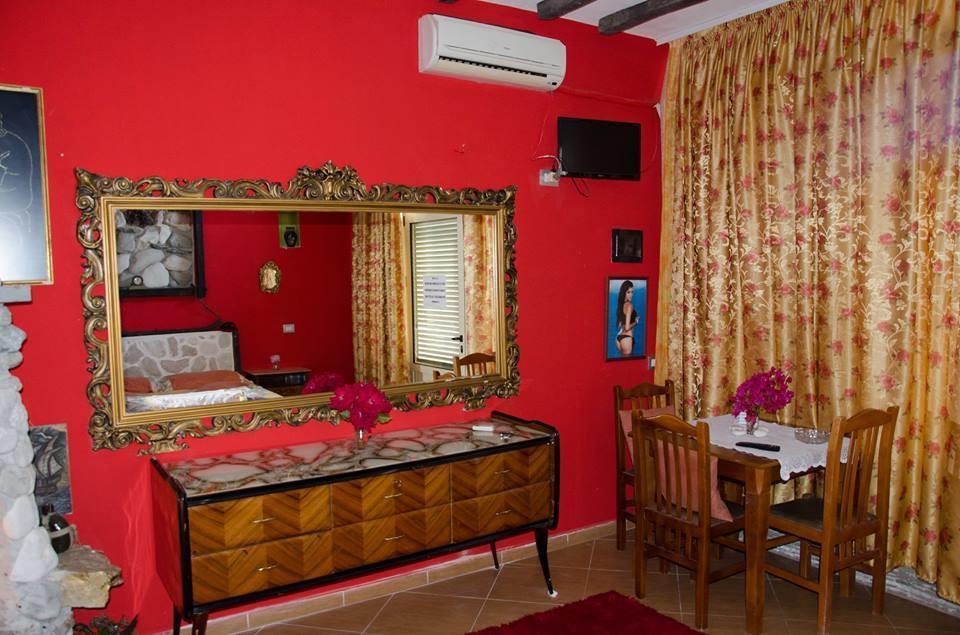 Hotel Vila "Oda E Miqve" Vlorë 외부 사진